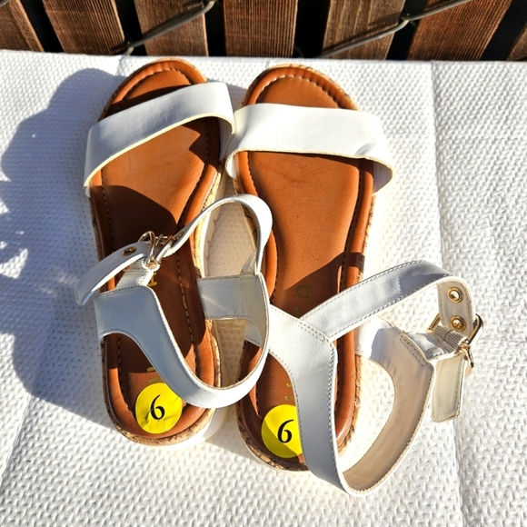 New Unisa Sandals Women's Size 9 - Picture 9 of 16